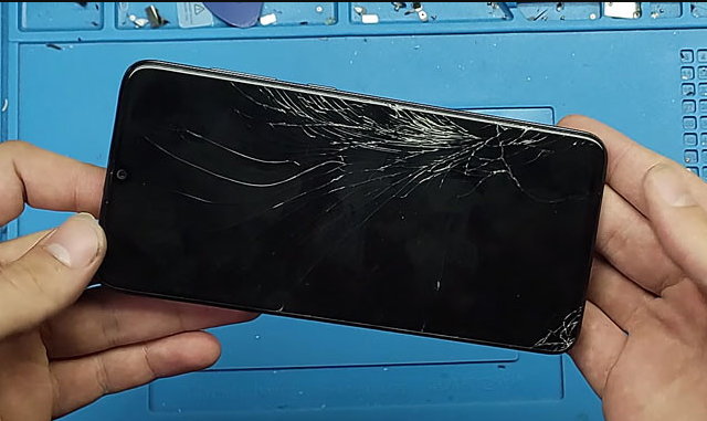 Màn hình Samsung A70 bị vỡ nứt cần phải thay màn hình mới ngay