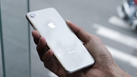 iPhone 8 hết pin sạc không lên