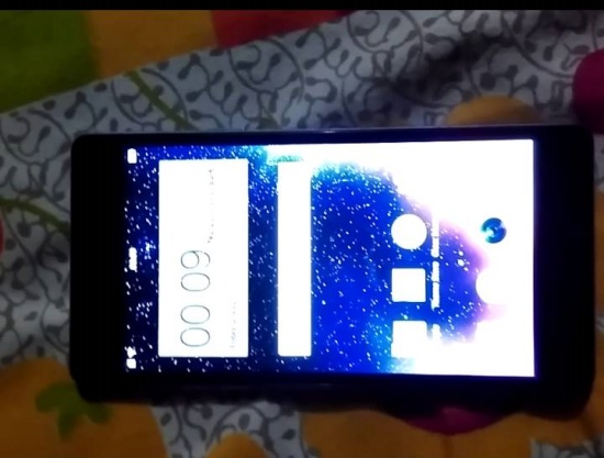Màn hình điện thoại Oppo bị nhòe màu