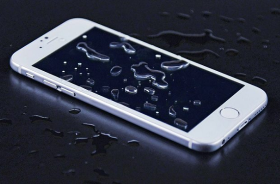 Bạn Nên Làm Gì Nếu iPhone Của Bạn Bị Rơi Xuống Nước? - Nam Tiến Mobile