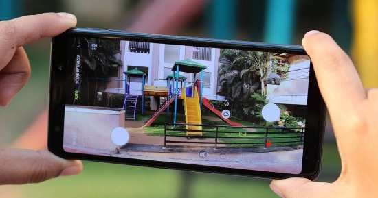 Camera với nhiều cải tiến là ưu điểm nổi bật của Samsung A7 2018 thay camera Samsung A7 2018