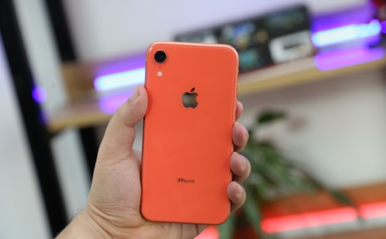 thay vo iPhone XR