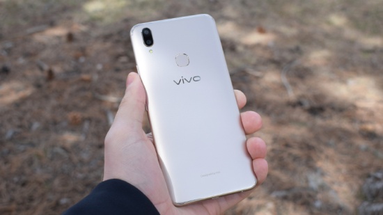 Vivo V9 sở hữu thiết kế đơn giản nhưng tinh tế