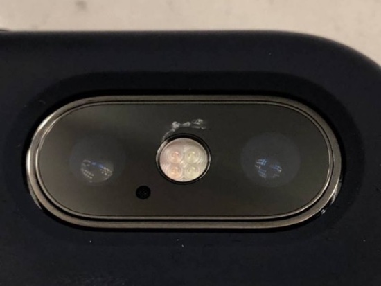iPhone X bị nứt mặt kính camera