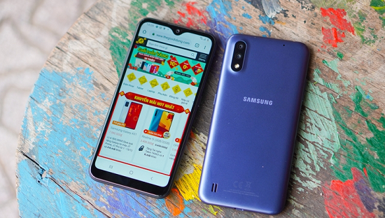 Samsung A01 thuộc dòng điện thoại giá rẻ đang được nhiều người sử dụng