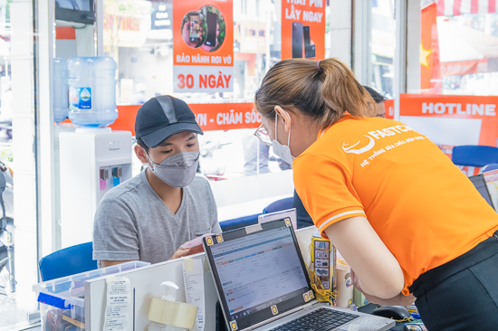 Nhân viên FASTCARE chu đáo