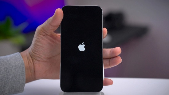 iphone-13-pro-bi-treo-tao.jpg