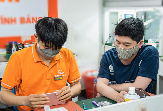 Khách hàng quan sát trực tiếp Khách hàng quan sát trực tiếp