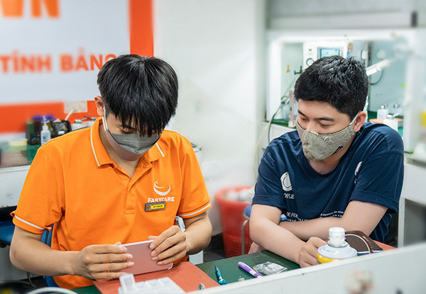sửa chữa điện thoại tại FASTCARE
