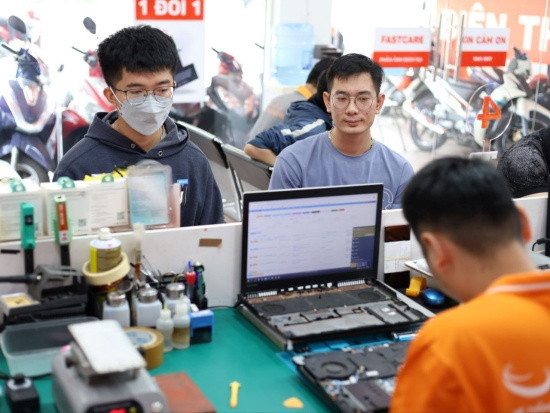 Khách hàng quan sát trực tiếp