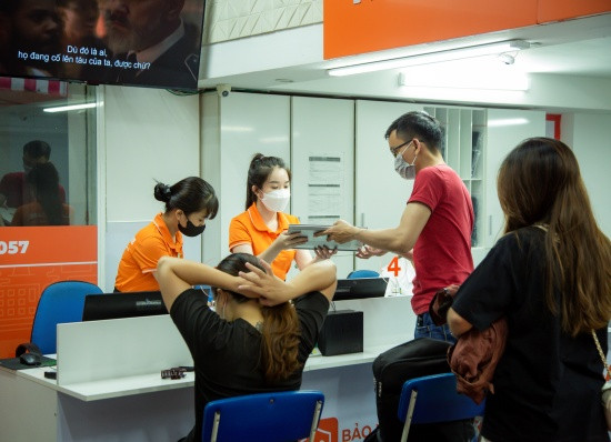 Khách hàng sửa laptop tại FASTCARE