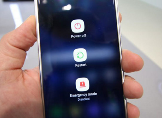 Khởi động lại điện thoại Samsung