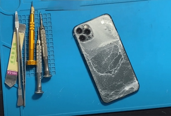 Quy trình thay vỏ điện thoại iPhone ở Quận 8