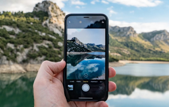 Vì sao bạn nên chọn thay camera iPhone quận 8 tại FASTCARE mà không phải những nơi khác
