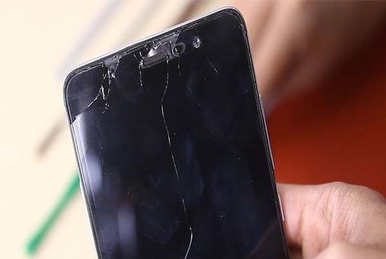 Có nên ép kính điện thoại
