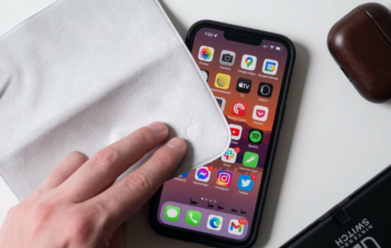 Cách bảo quản mặt kính iPhone