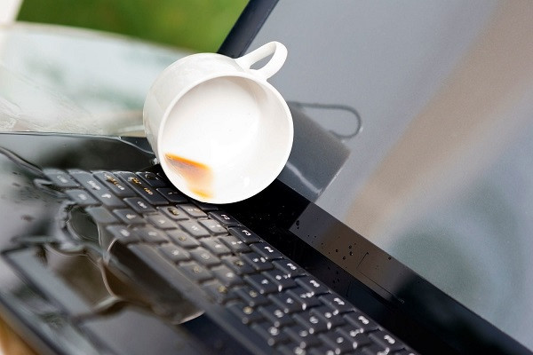 laptop bị ngâm nước
