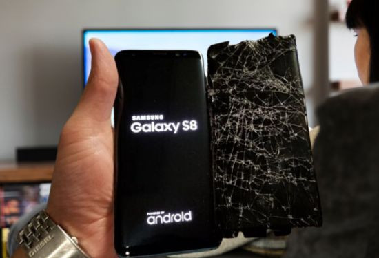 Phân biệt khi nào cần thay màn hình và khi nào cần thay mặt kính Samsung quận 7