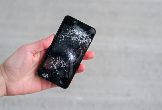 Dấu hiệu cần thay mặt kính Samsung quận 4&nbsp;