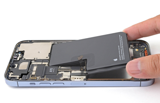 Nên thay pin chính hãng hay pin tương thích cho iphone