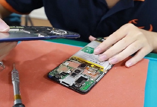 Quy trình chuẩn khi thay pin Oppo quận Bình Tân tại FASTCARE