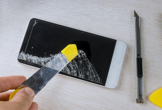 Có nên tiếp tục sử dụng điện thoại Oppo bị vỡ mặt kính?