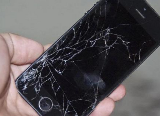 Dấu hiệu nào cho thấy cần thay mặt kính iPhone?