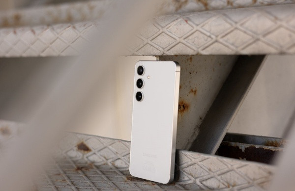 Thay vỏ Samsung S24