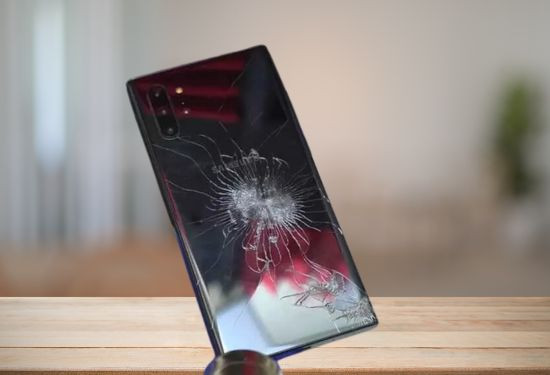 Vỏ điện thoại Samsung bị bể