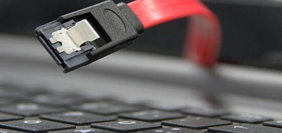 Cách 2: Kiểm tra cáp SATA
