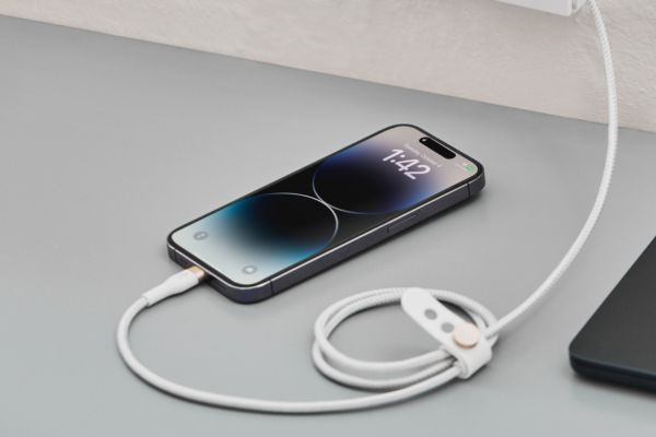 Cắm sạc và chờ đợi