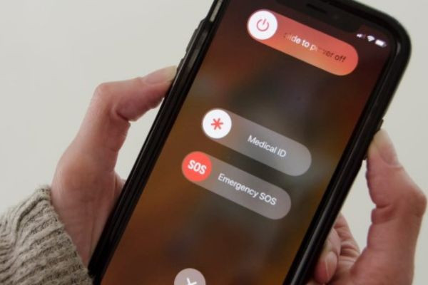 Khởi động lại điện thoại iPhone