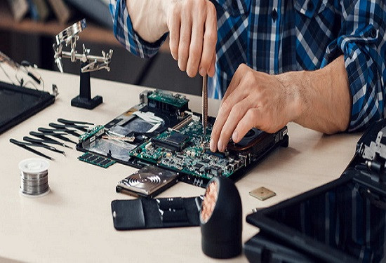 Quy trình thay main laptop tại FASTCARE