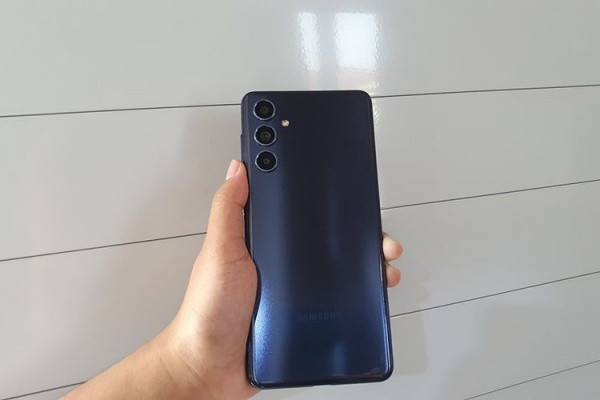 Thay nắp lưng Samsung M54
