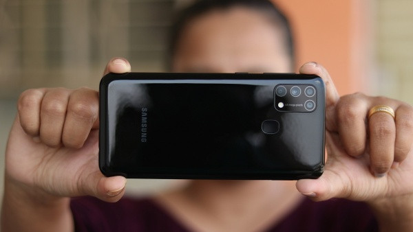 Thay nắp lưng Samsung M31 Thay nắp lưng Samsung M31