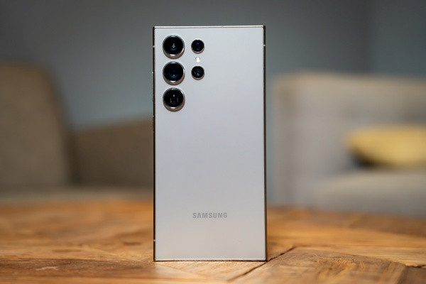 Thay nắp lưng Samsung S24 Ultra