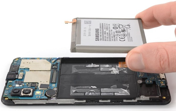 Thay pin Samsung A40 nhanh chóng