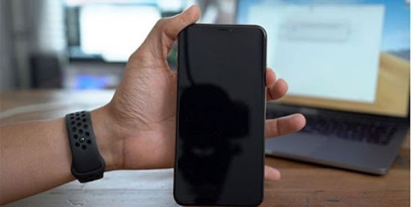 Cách khắc phục sự cố iPhone 15 Pro Max bị đen màn hình