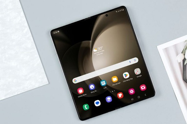 Camera trước Samsung Z Fold 5