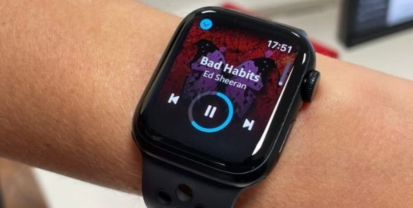 Có thêm nhạc vào Apple Watch được không