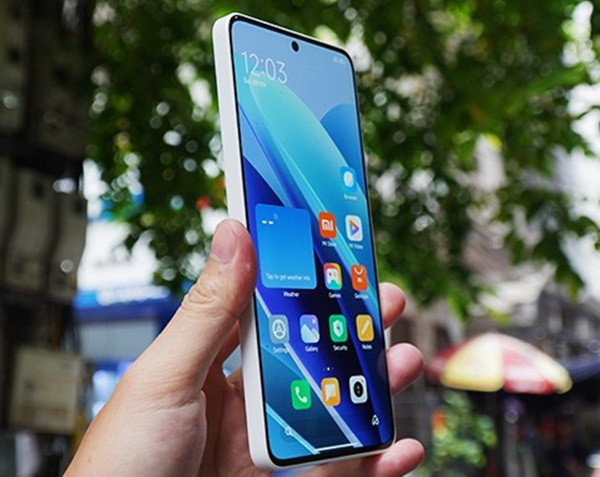 Dấu hiệu cho thấy bạn cần thay mặt kính Xiaomi Redmi Note 13
