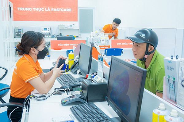 Đội ngũ nhân viên nhiệt tình tại FASTCARE Đội ngũ nhân viên nhiệt tình tại FASTCARE