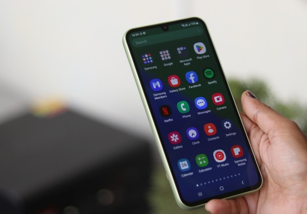 Thay mặt kính Samsung M34