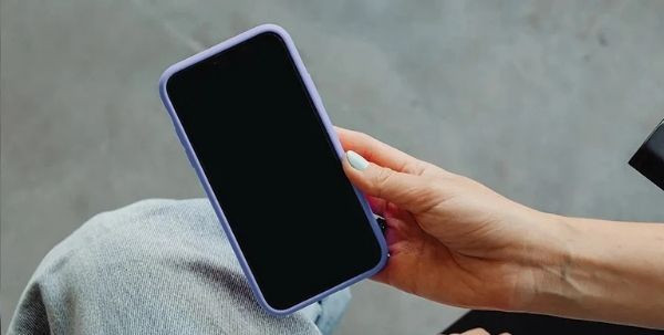 iPhone 15 Pro Max bị đen màn hình, dấu hiệu và nguyên nhân