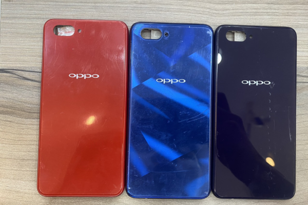 Nguyên nhân khiến nắp lưng Oppo bị xuống cấp Nguyên nhân khiến nắp lưng Oppo bị xuống cấp