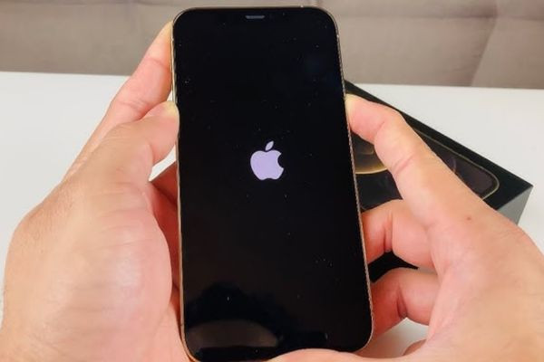 Khởi động lại iPhone 