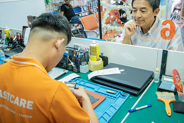 Kỹ thuật FASTCARE thay màn hình Apple Watch Series 7