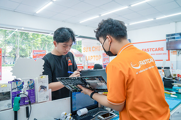 kỹ thuật sửa laptop Acer chuẩn xác tại FASTCARE