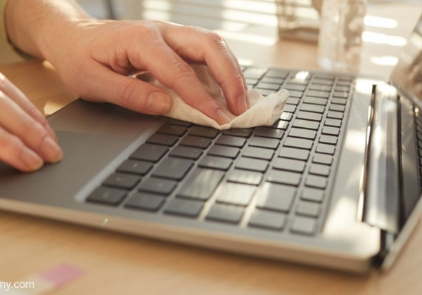 Làm sạch trackpad bước 3