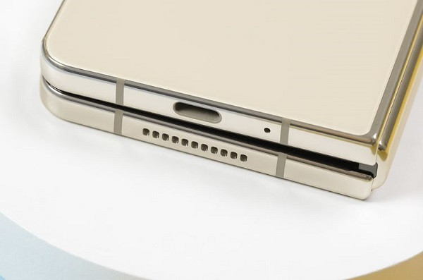 Loa ngoài Samsung Z Fold 4 Loa ngoài Samsung Z Fold 4